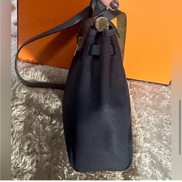 Hermes Vintage Navy Blue Canvas and Leather Herbag circa 1999 PM authenticated - Picture 4 of 10